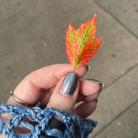 Bookmark my closet 💚 - Picture 2 of 8